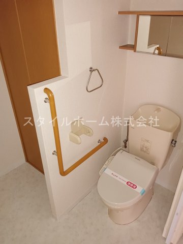 トイレ　別部屋写真です。
