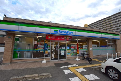 コンビニ　ファミリーマート 平野長吉出戸店（コンビニ）まで448m