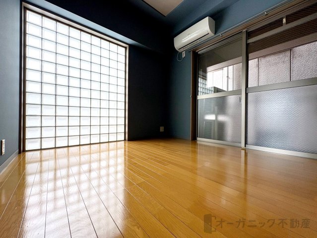 有本ビルの居間写真