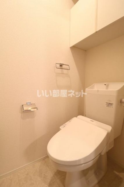 ＪＲ信越本線 犀潟駅 徒歩18分 3階建 築6年のトイレ写真