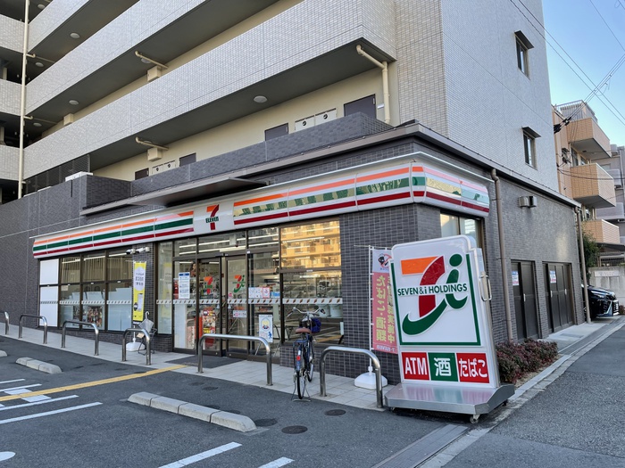 コンビニ　セブンイレブン（コンビニ）まで820m