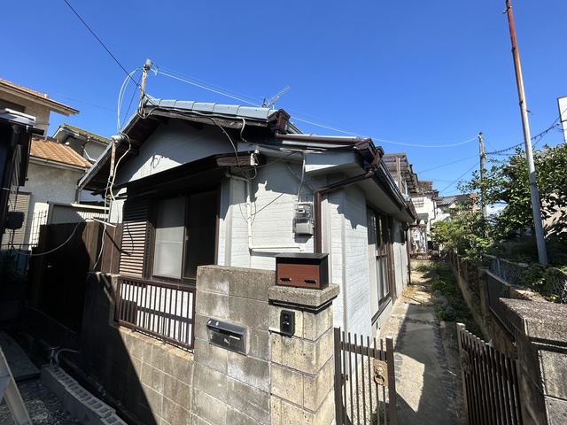 富田町1丁目駅前貸家の建物外観