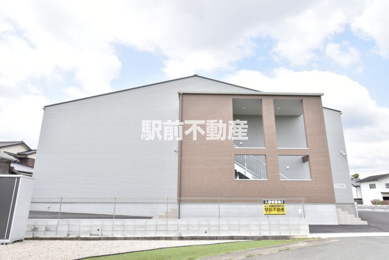 【三養基郡基山町大字長野のアパートの建物外観】