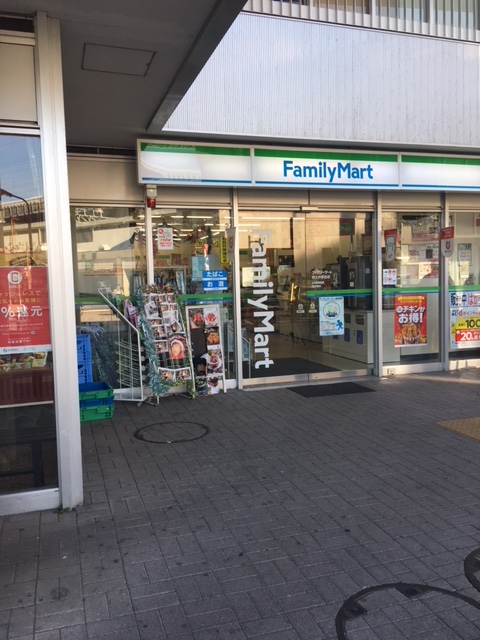 コンビニ　ファミリーマート西大井駅前店（コンビニ）まで65m