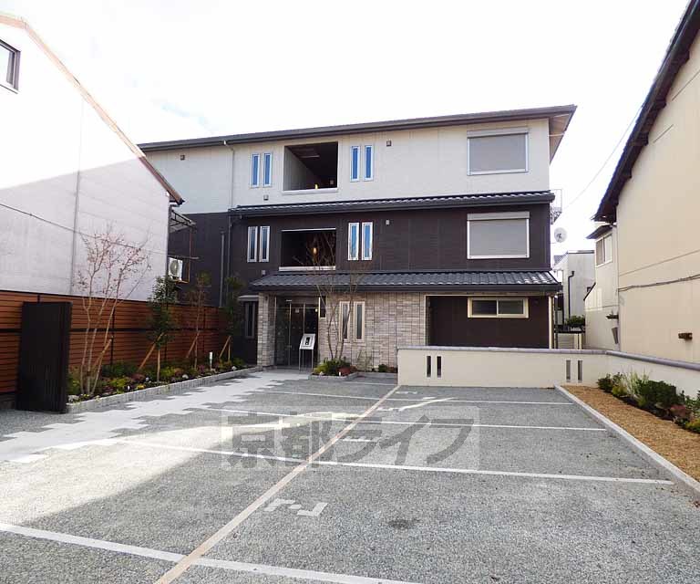 京都市上京区長門町のマンションの建物外観