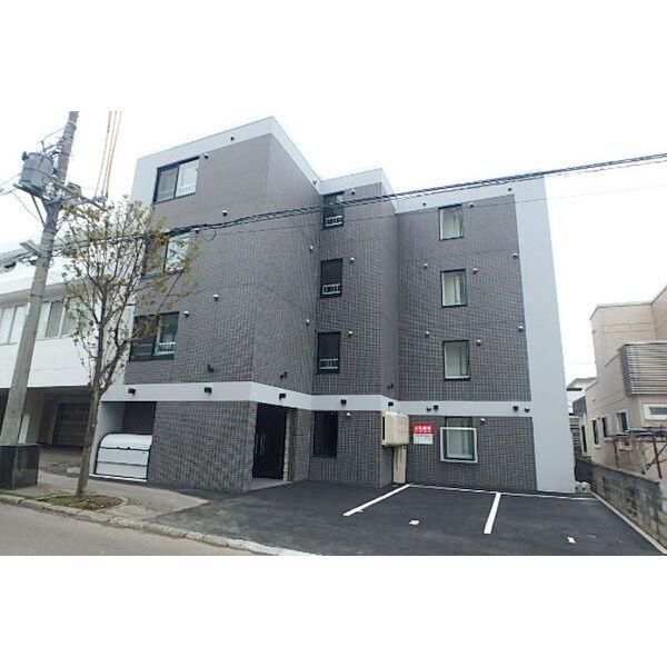札幌市白石区本郷通のマンションの建物外観