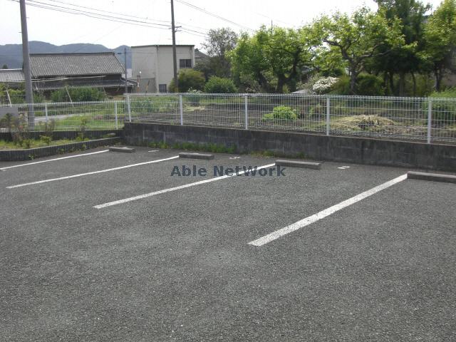 【シャルムとみざわの駐車場】