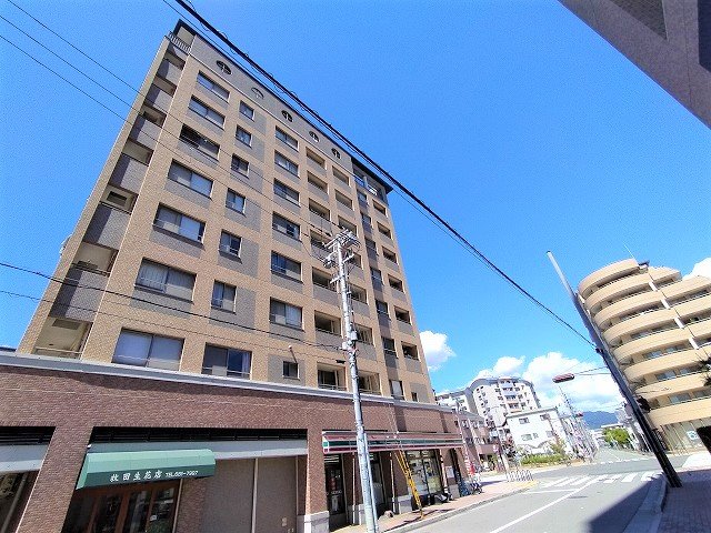 神戸市兵庫区吉田町のマンションの建物外観