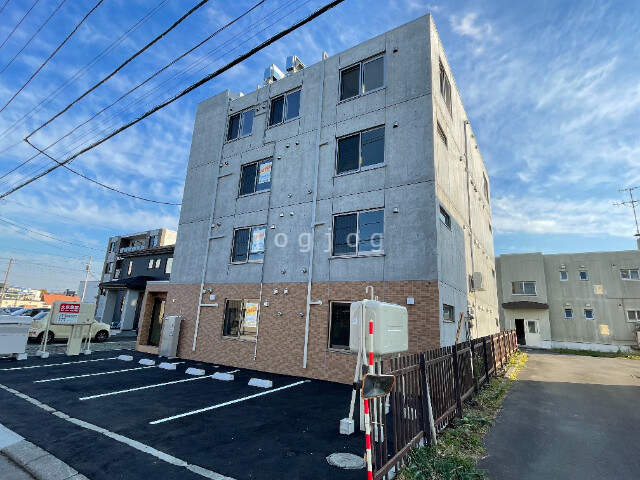 【北広島市共栄町のマンションのエントランス】