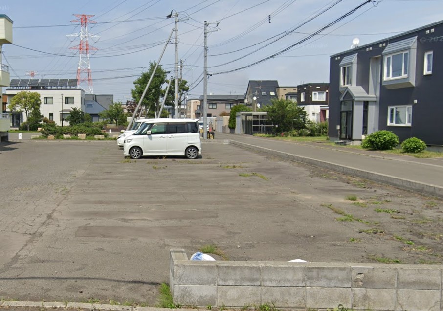 【札幌市東区伏古十二条のアパートの駐車場】