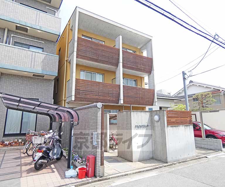 京都市伏見区銀座町４丁目のマンションの建物外観