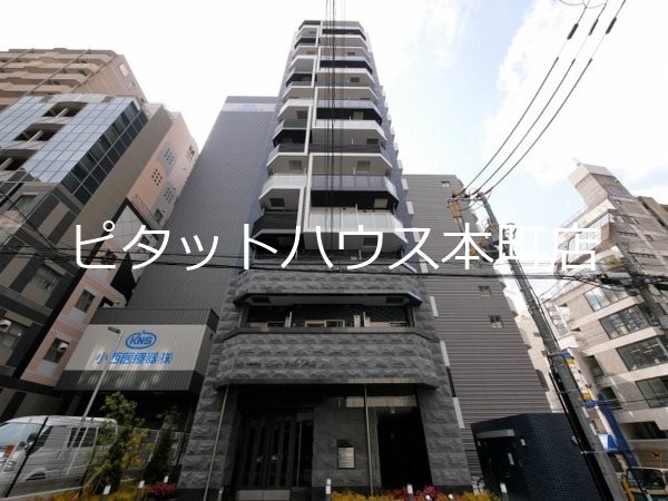 【大阪市中央区釣鐘町のマンションの建物外観】