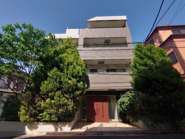 世田谷区弦巻のマンションの建物外観