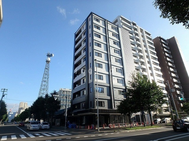 札幌市中央区北二条西のマンションの建物外観