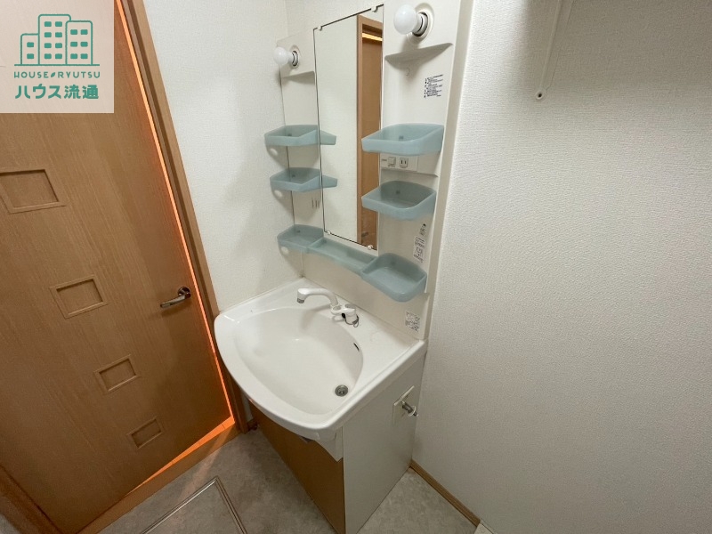 洗面設備　※写真は反転タイプ別号室です