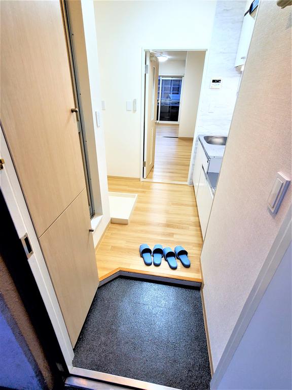 玄関　玄関から見たお部屋