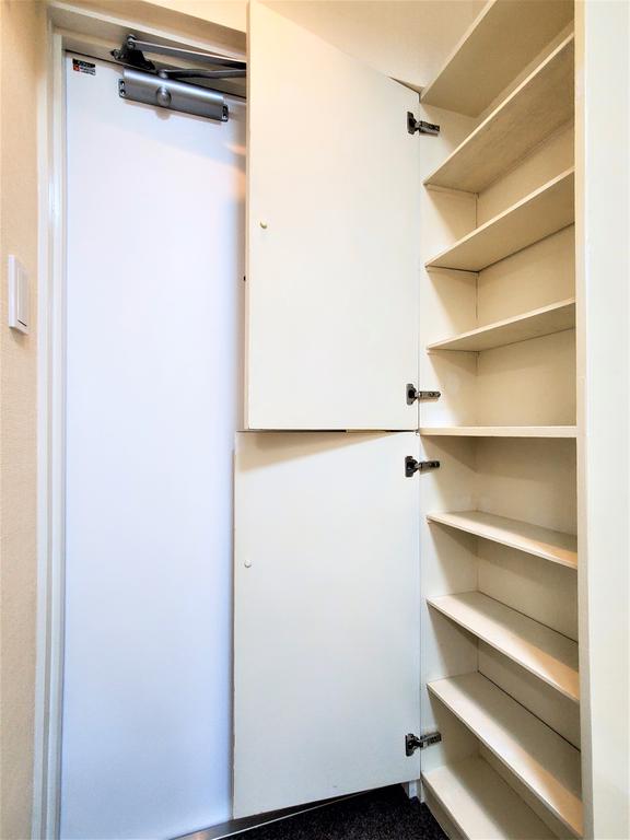 玄関　シューズボックスは大きくスッキリ収納できます。