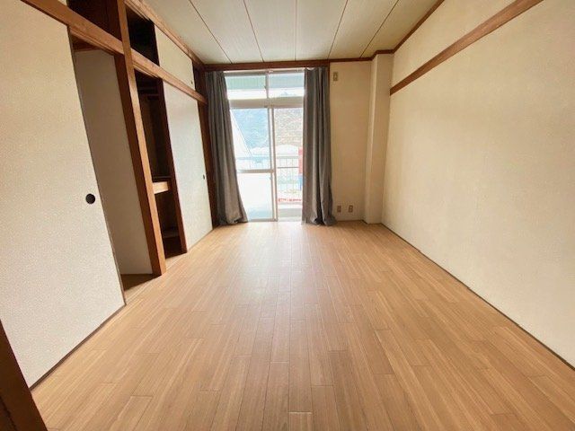 シャトー青山の居間写真
