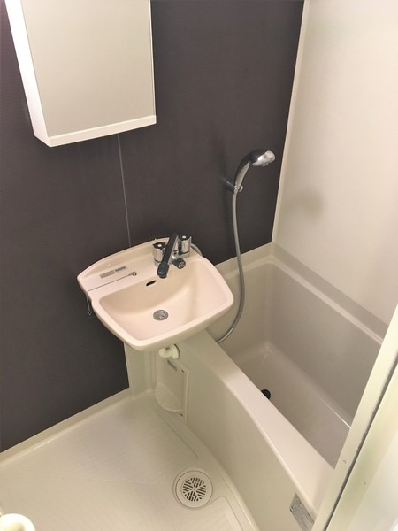 バス・シャワールーム　別部屋の写真です