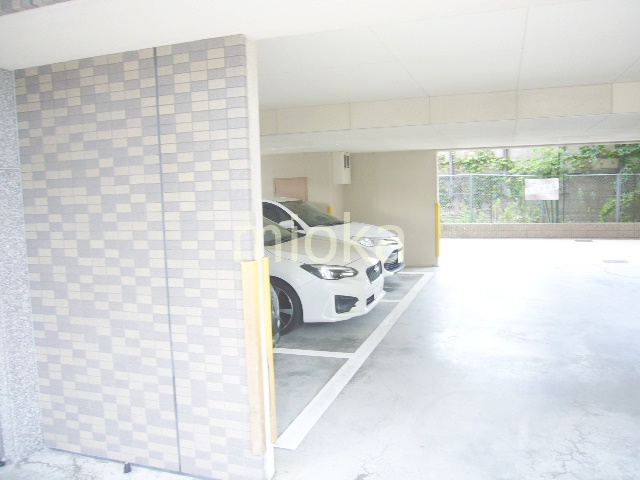 駐車場　車をお持ちの方に嬉しい駐車場付きの物件です