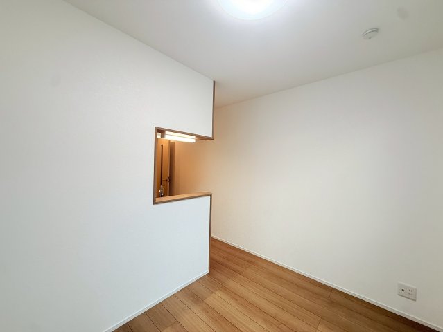 居室・リビング　同物件の別号室の写真になります。