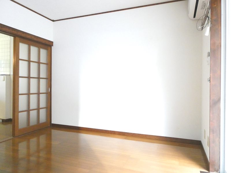 居室・リビング　写真は106号室です（参考）