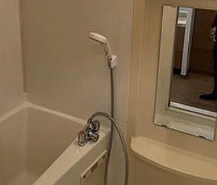 バス・シャワールーム　コンパクトで使いやすいお風呂です