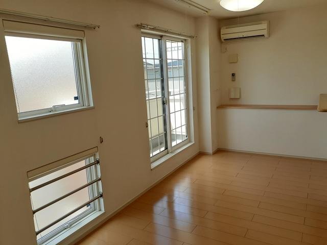 居室・リビング　こちらの居間で趣味の時間をお楽しみください