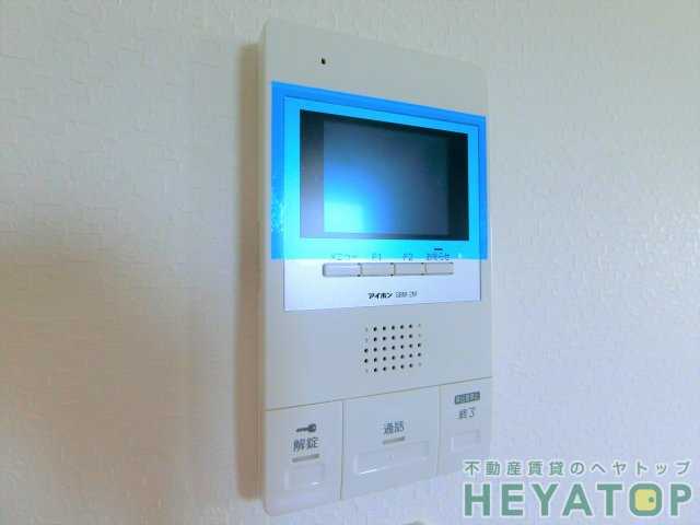 セキュリティ　不意の訪問もモニター付きドアホンで安心確認（同仕様写真）