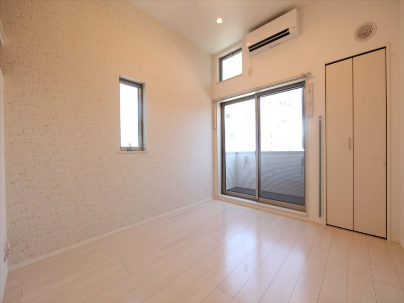 バルコニー　洋室6.4帖　上段ロフト5.7帖（収納でも部屋でも使えます）