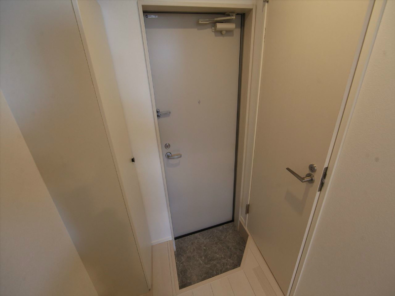 玄関　玄関　シューズボックス付（収納充実してます）