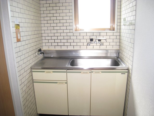 キッチン　同物件別号室のものです。