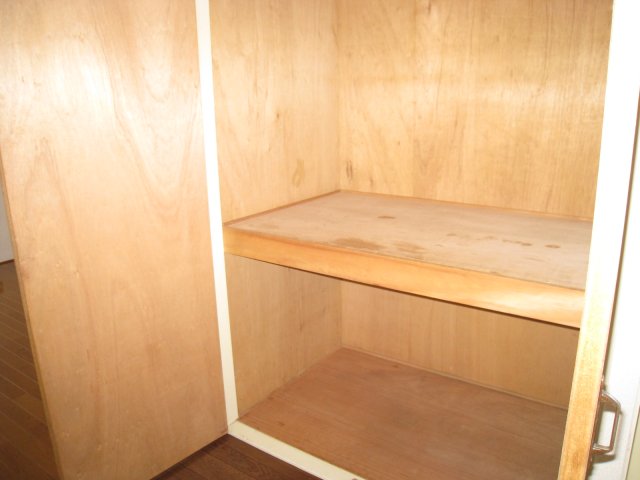 収納　同物件別号室のものです。