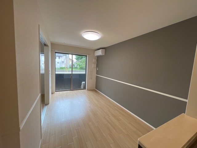 居室・リビング　明るい9.4帖のLDKです