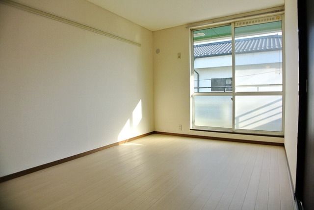 居室・リビング　☆明るい洋室☆