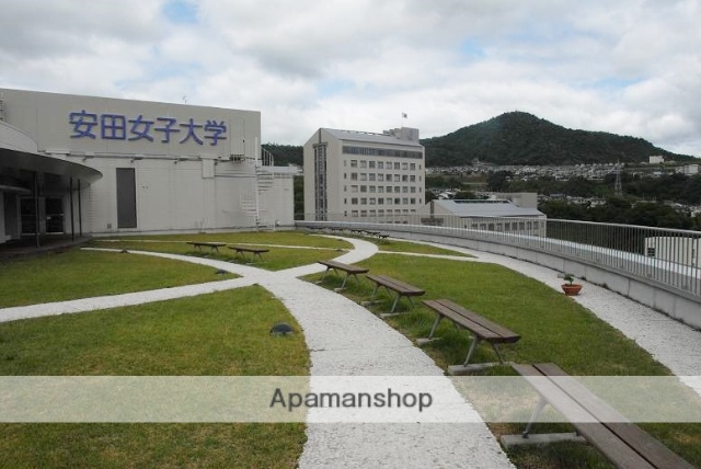 大学・短大　安田学園安田女子大学（大学・短大）まで1296m
