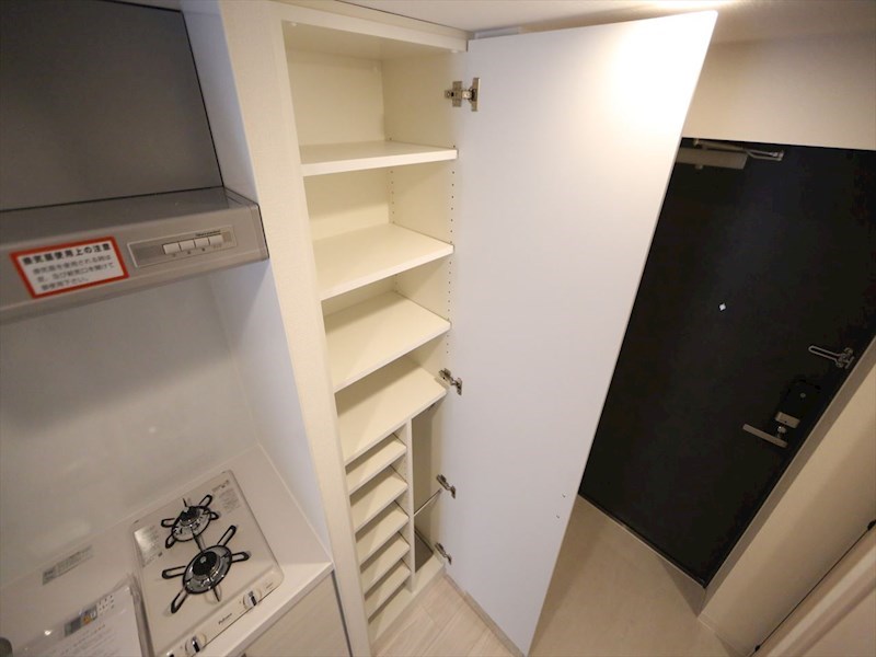 玄関　玄関　シューズボックス付（収納充実してます）