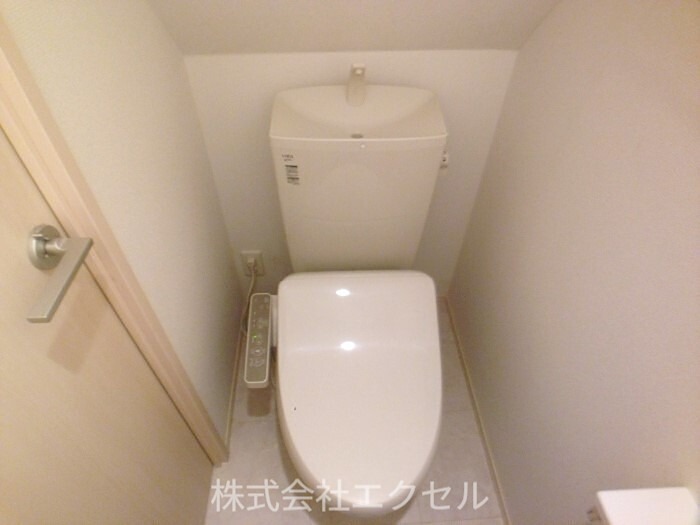 トイレ　ウォシュレット完備です。