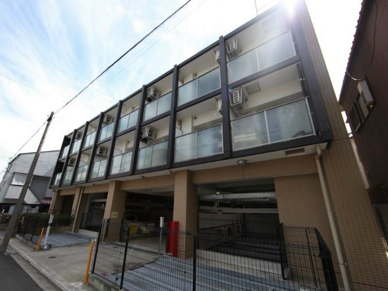 建物外観　外観　オートロック　防犯カメラ　宅配ＢＯＸ　家具家電ご用意で