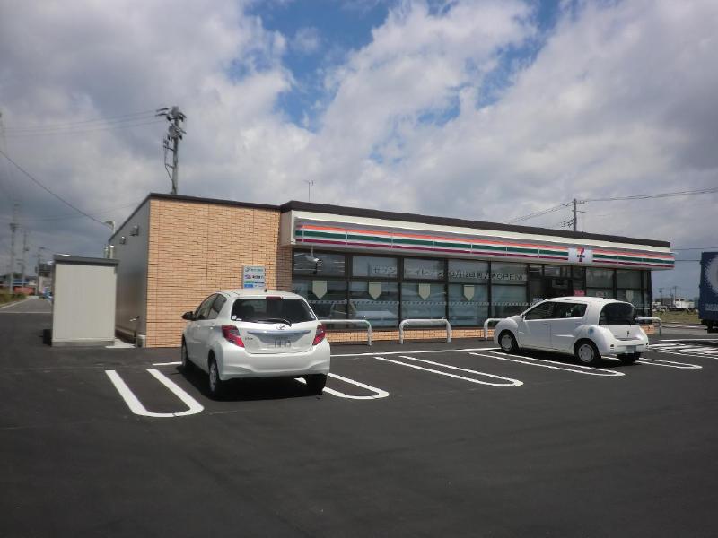 コンビニ　セブン-イレブン八戸田向店（コンビニ）まで400m