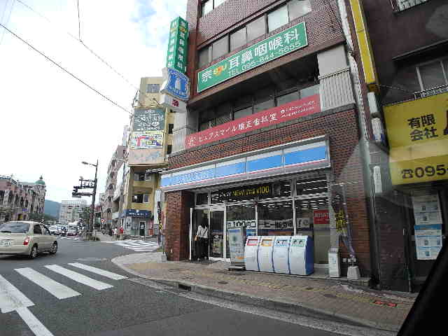 コンビニ　ローソン セントポール通店（コンビニ）まで320m