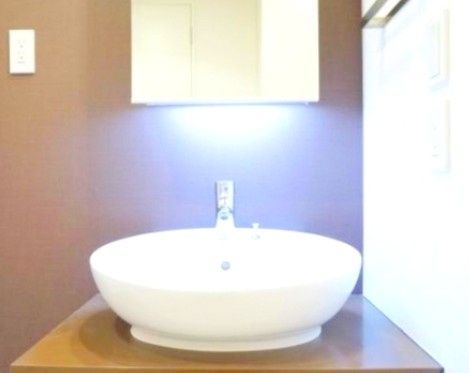 洗面設備　朝の身支度に便利な独立洗面台！