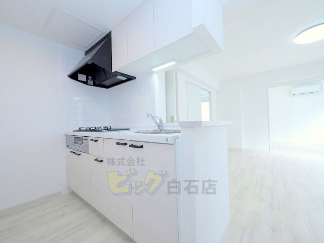 キッチン　人気の対面式システムキッチンです♪