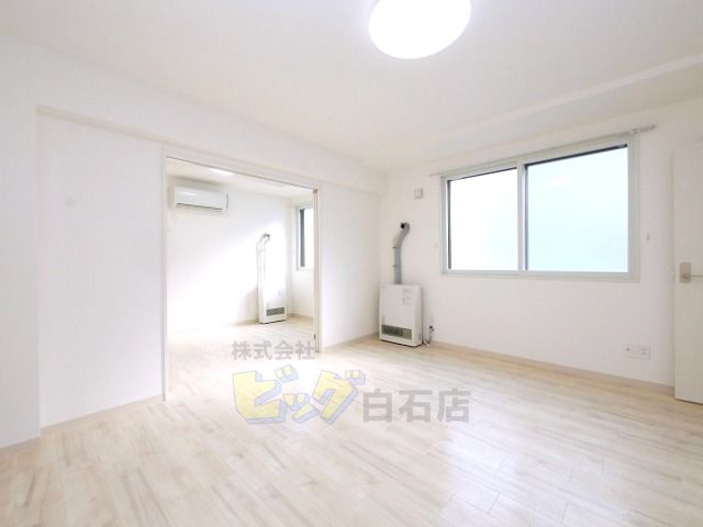 居室・リビング　広々リビングです♪