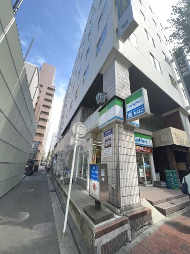 コンビニ　ファミリーマート横浜馬車道店（コンビニ）まで342m