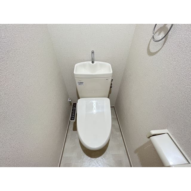 トイレ　温水洗浄便座付トイレ