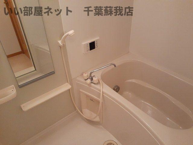 バス・シャワールーム　落ち着いた空間のお風呂です