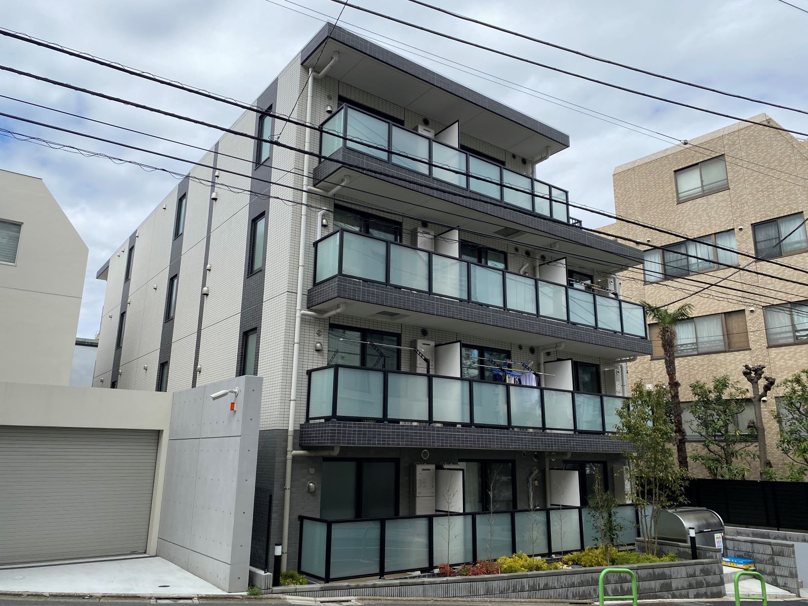 建物外観　■外観写真