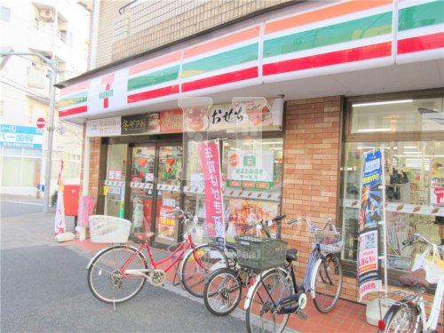 コンビニ　セブンイレブン北区王子本町1丁目店（コンビニ）まで551m