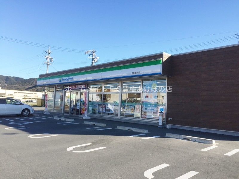 コンビニ　ファミリーマート田原福江店（コンビニ）まで110m